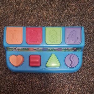 Pop up animal toy